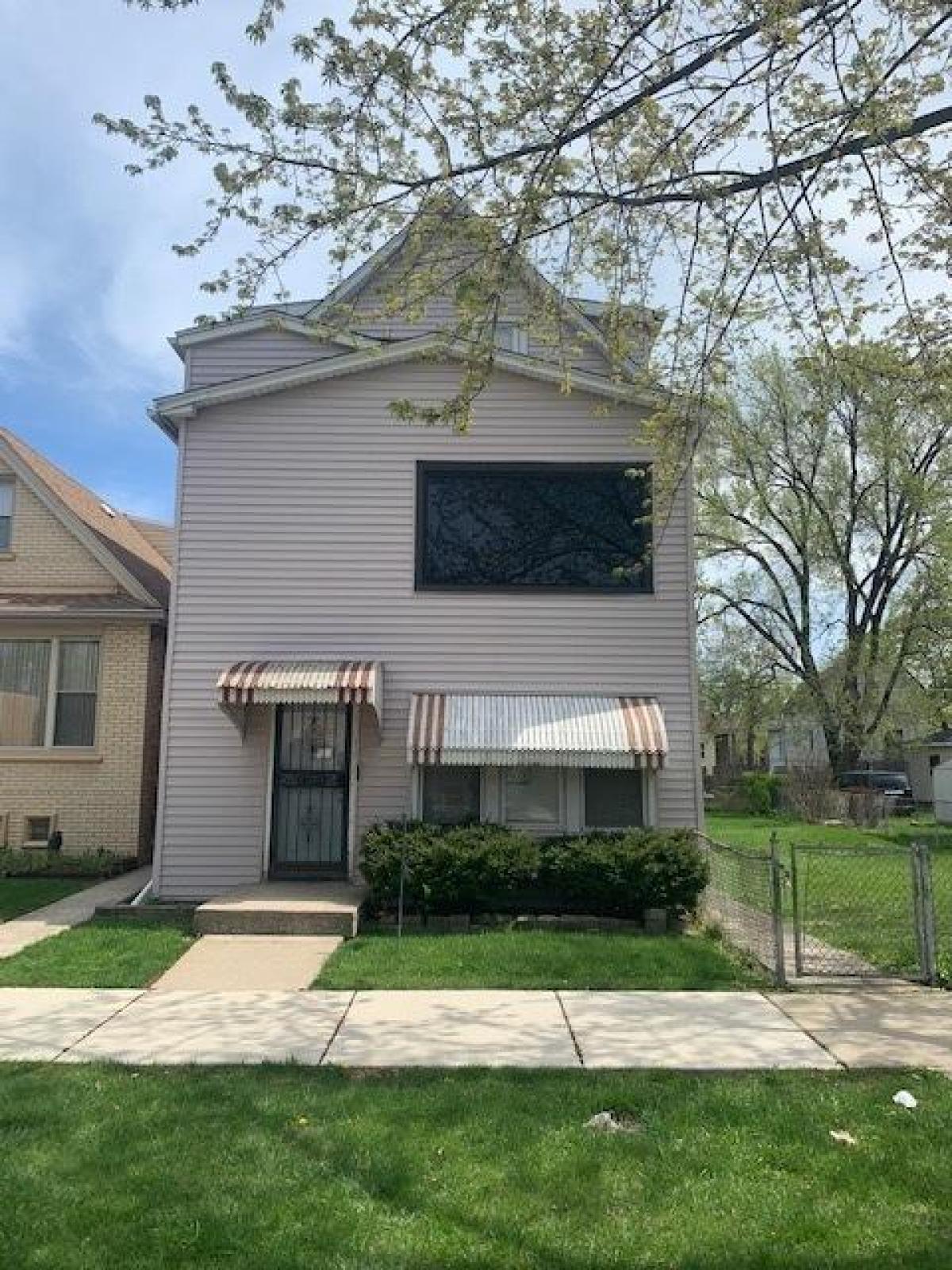 Picture of Multi-Family Home For Sale in Chicago, Illinois, United States
