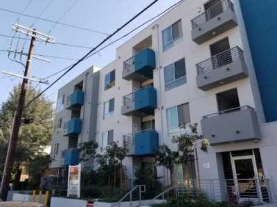 Condo For Rent in Toluca Lake, California