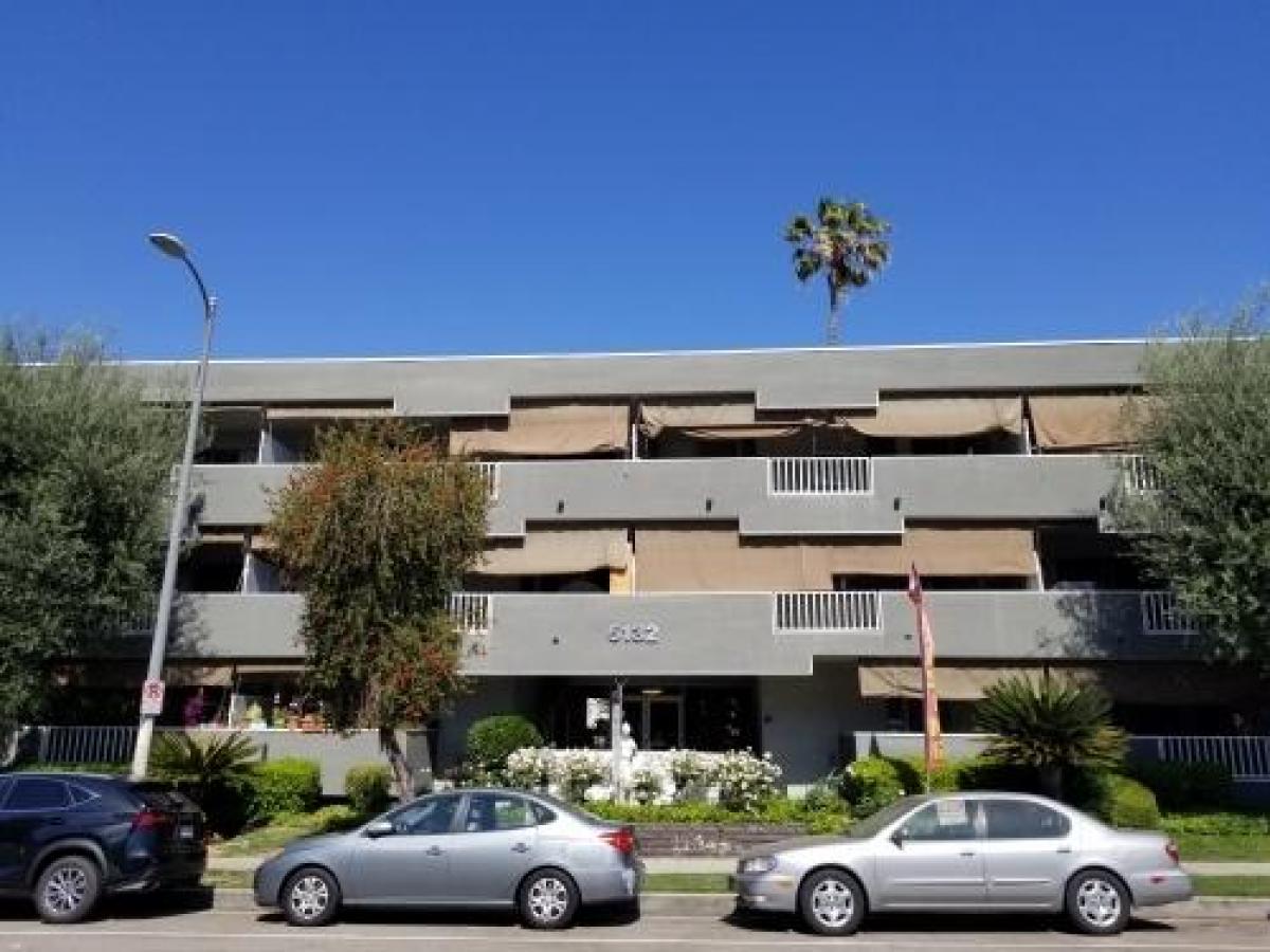 Picture of Condo For Rent in Encino, California, United States