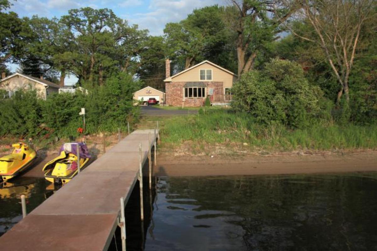 Picture of Home For Sale in Cary, Illinois, United States