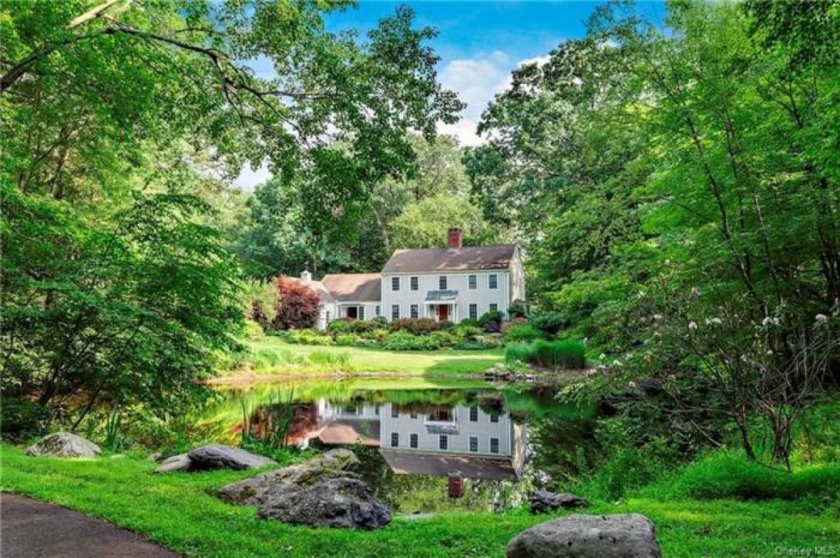 Picture of Home For Sale in Pound Ridge, New York, United States