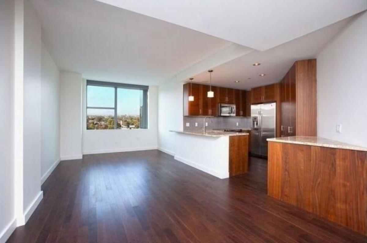 Picture of Condo For Sale in Forest Hills, New York, United States