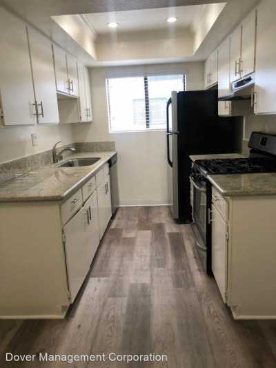 Apartment For Rent in Burbank, California