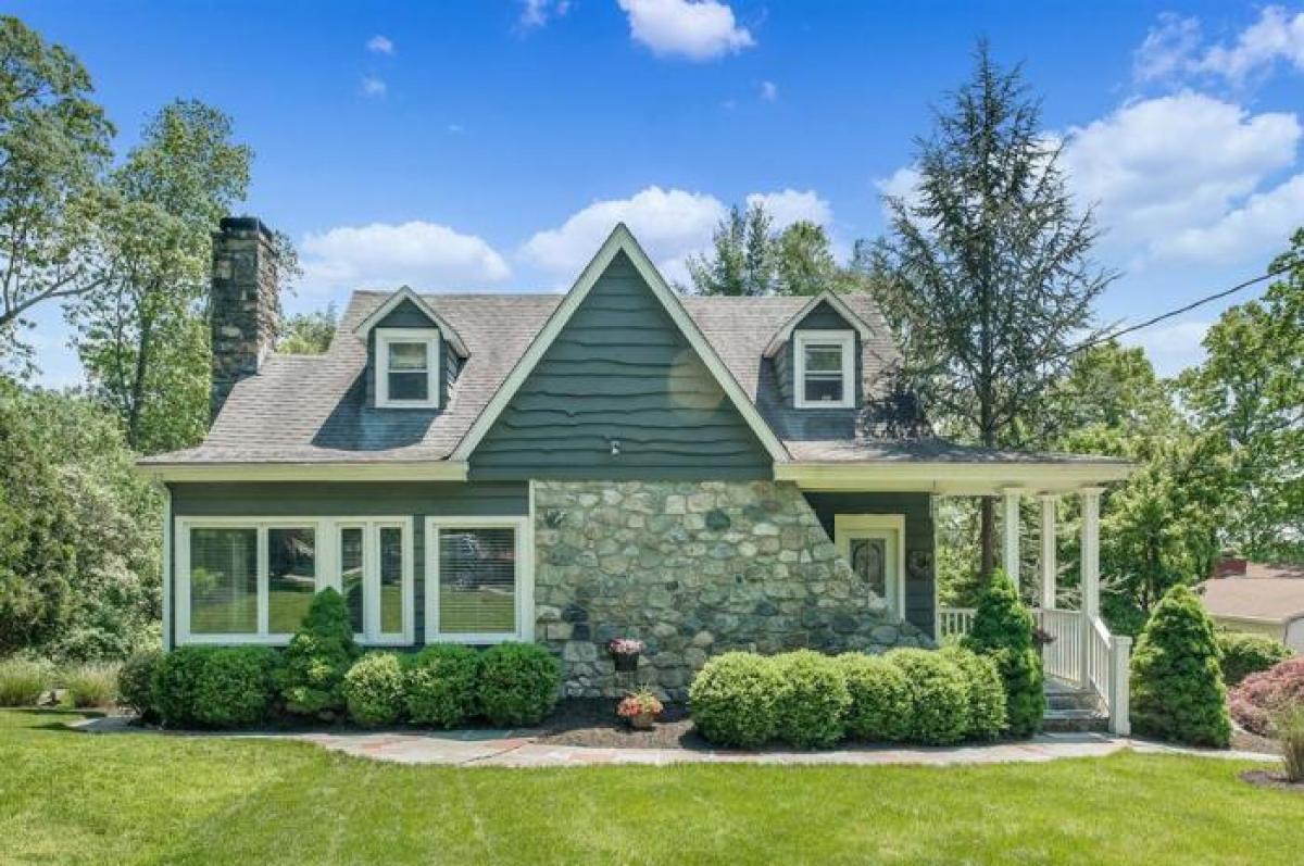 Picture of Home For Sale in Shrub Oak, New York, United States