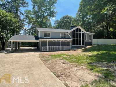 Home For Sale in Lithia Springs, Georgia