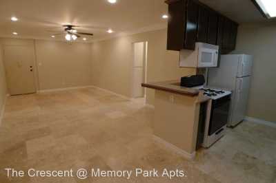 Apartment For Rent in North Hills, California