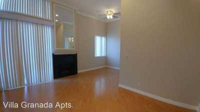 Apartment For Rent in Hollywood, California