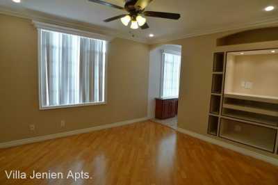 Apartment For Rent in Hollywood, California