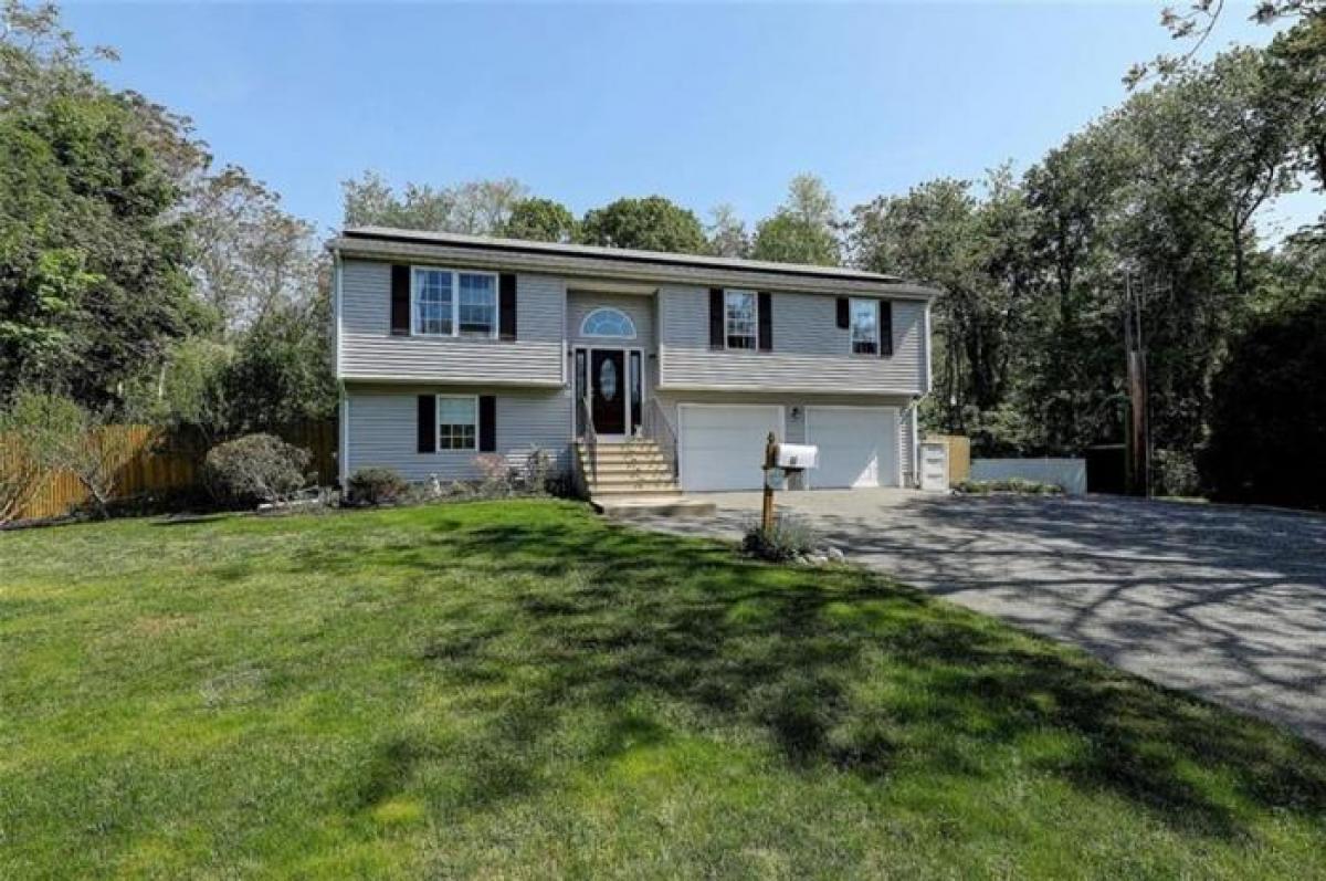 Picture of Home For Sale in Barrington, Rhode Island, United States