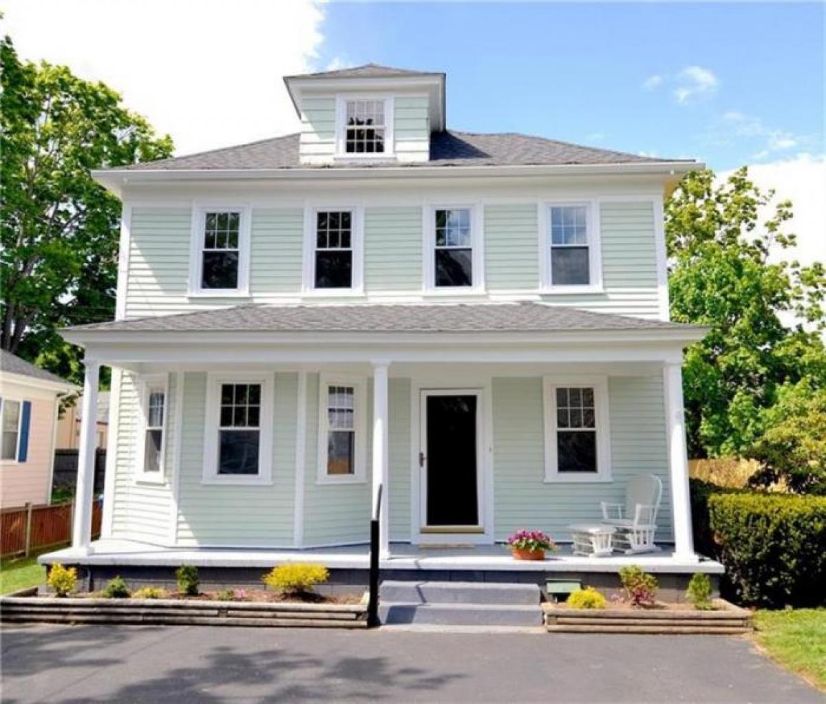 Picture of Home For Sale in Barrington, Rhode Island, United States