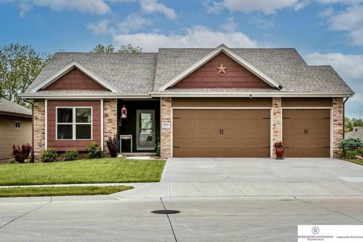 Picture of Home For Sale in Bellevue, Nebraska, United States