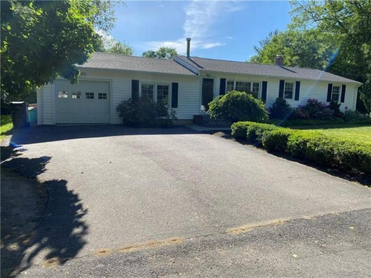 Picture of Home For Sale in North Kingstown, Rhode Island, United States