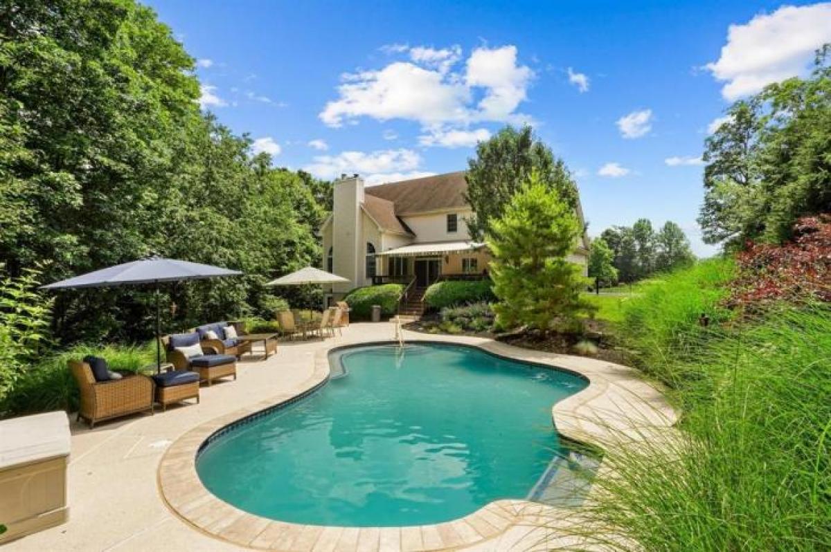 Picture of Home For Sale in Mahopac, New York, United States