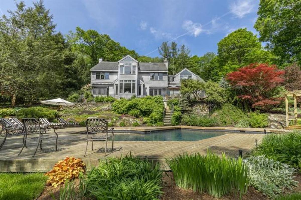 Picture of Home For Sale in Chappaqua, New York, United States