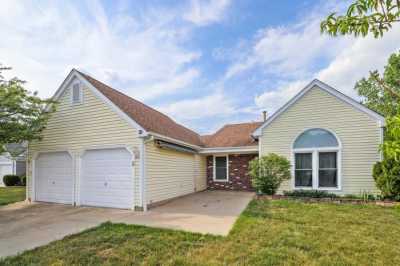 Home For Sale in Streamwood, Illinois