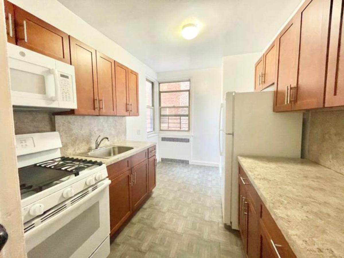 Picture of Apartment For Rent in Rego Park, New York, United States