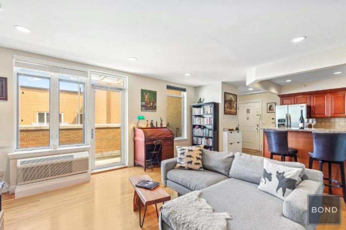 Picture of Condo For Sale in Astoria, New York, United States