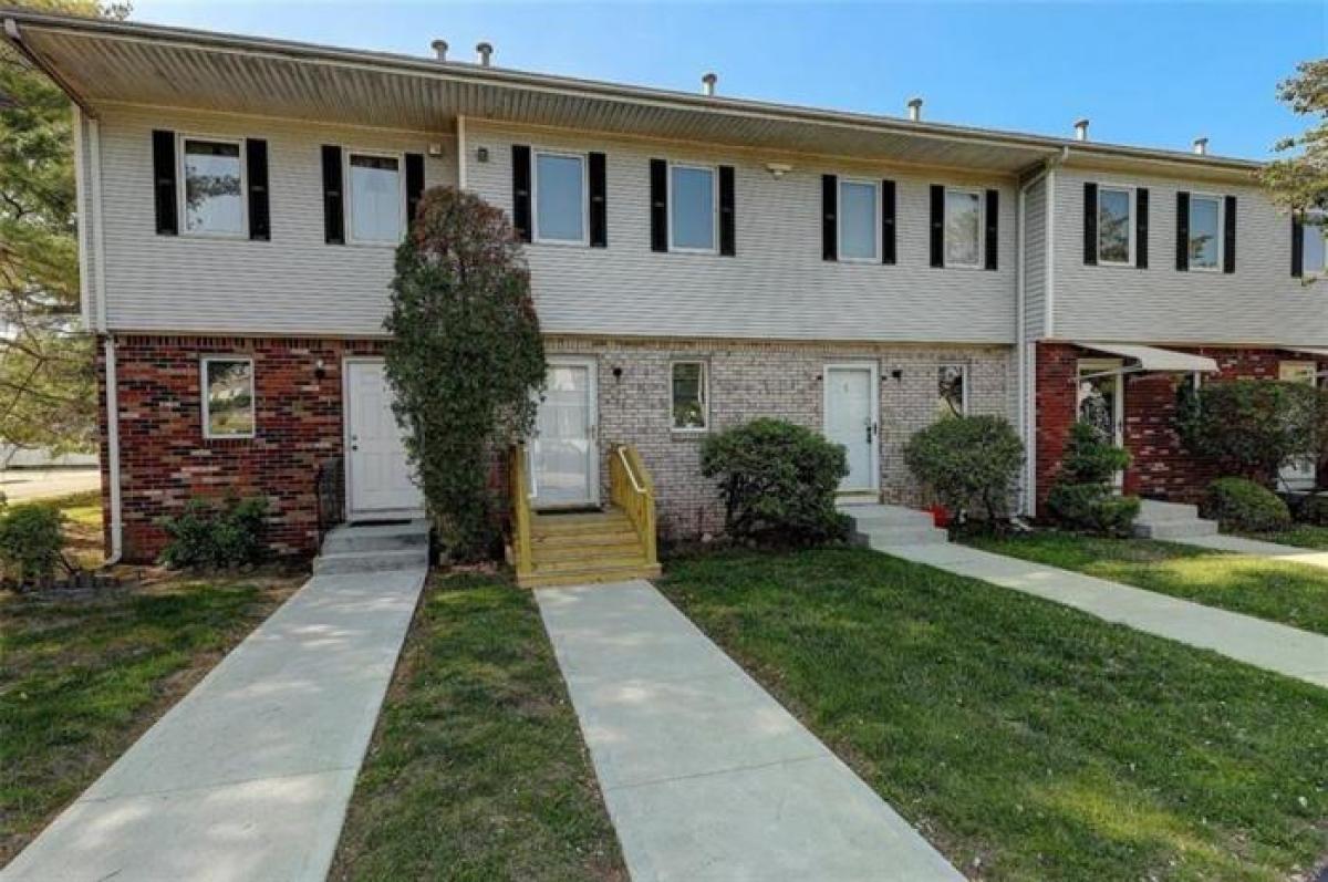 Picture of Home For Sale in North Providence, Rhode Island, United States