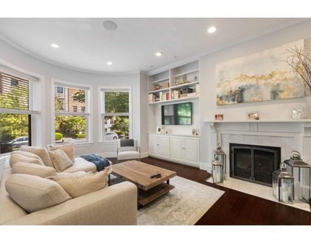 Picture of Condo For Sale in Boston, Massachusetts, United States