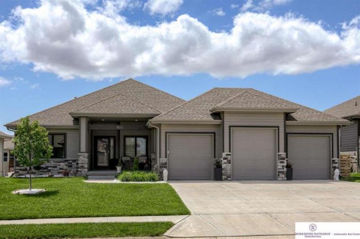 Picture of Home For Sale in Bennington, Nebraska, United States