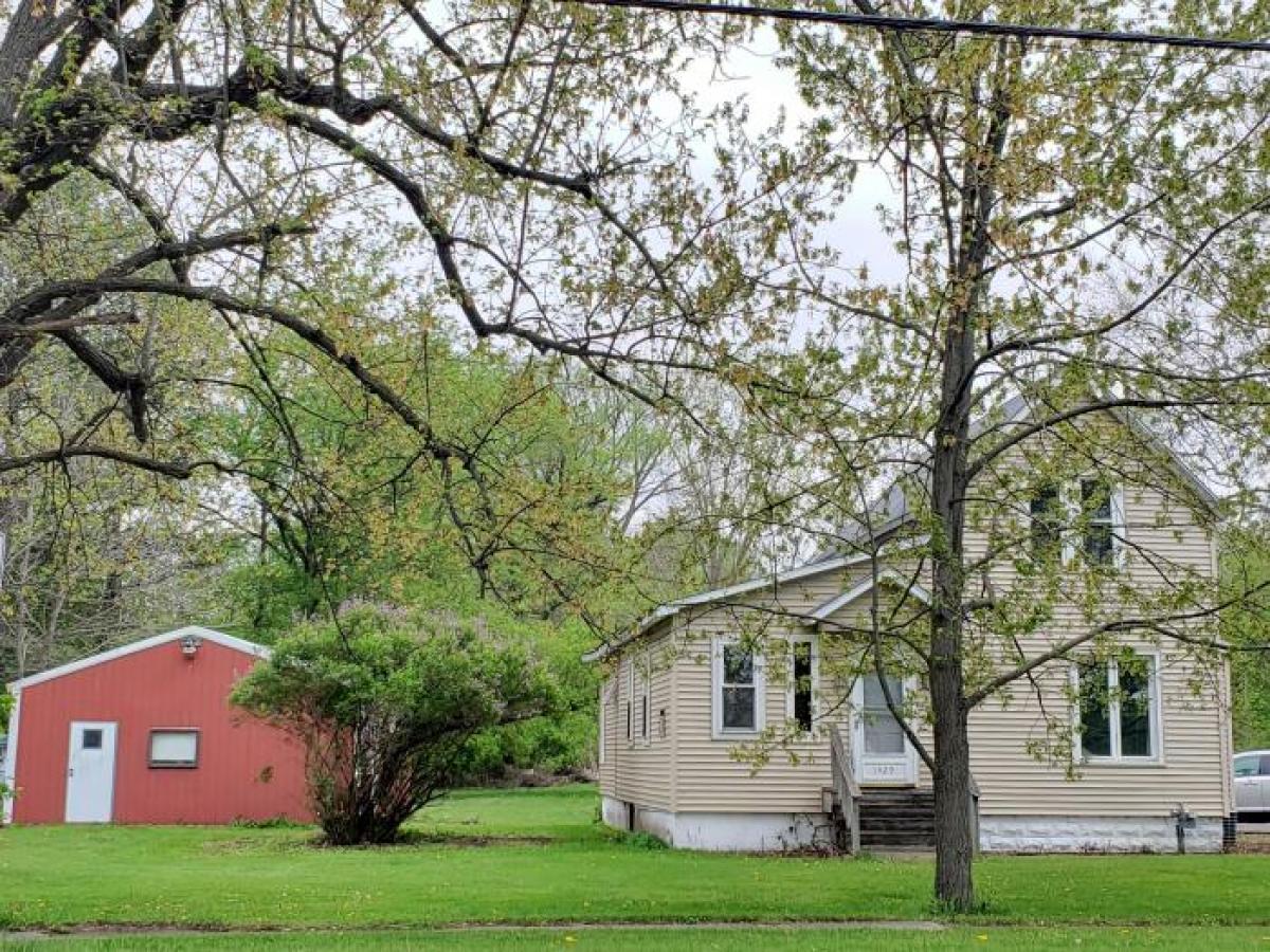 Picture of Home For Sale in Kalamazoo, Michigan, United States