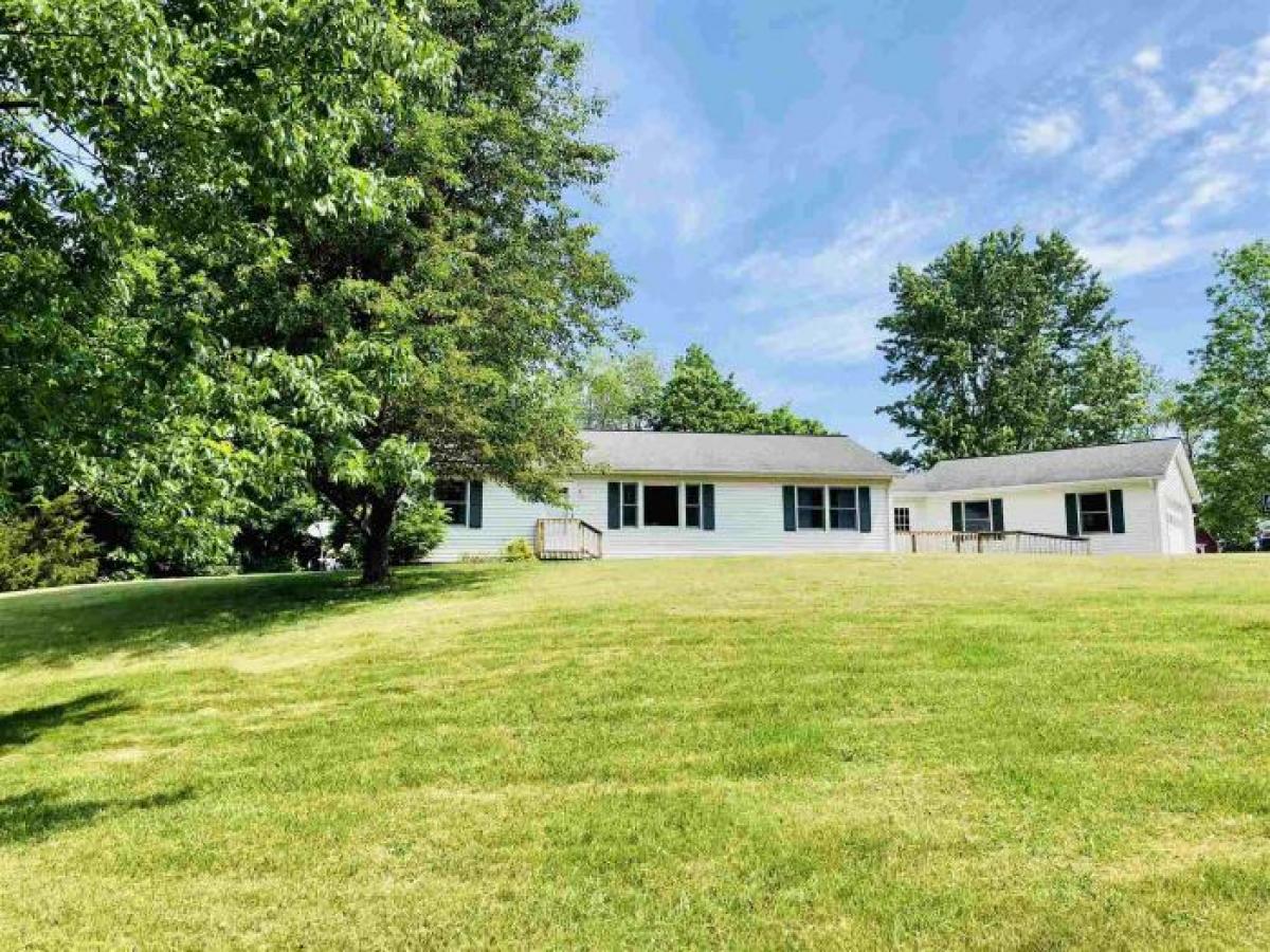 Picture of Home For Sale in Bedford, Indiana, United States
