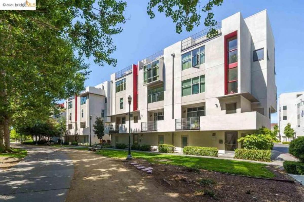 Picture of Condo For Sale in Emeryville, California, United States