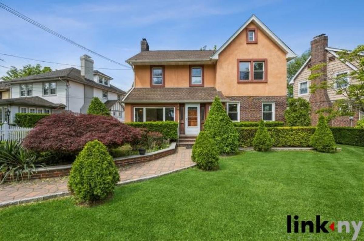 Picture of Home For Sale in Bronx, New York, United States