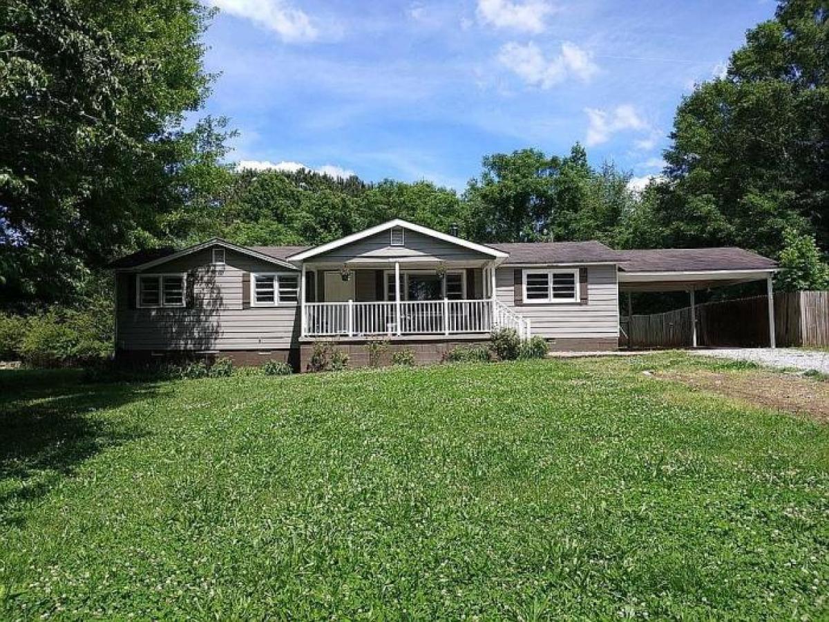 Picture of Home For Sale in Newnan, Georgia, United States
