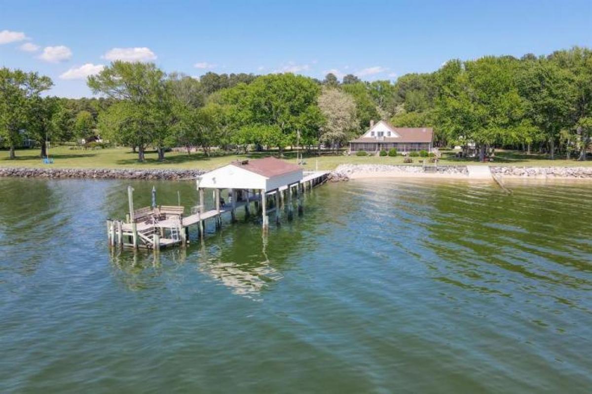 Picture of Home For Sale in Piney Point, Maryland, United States