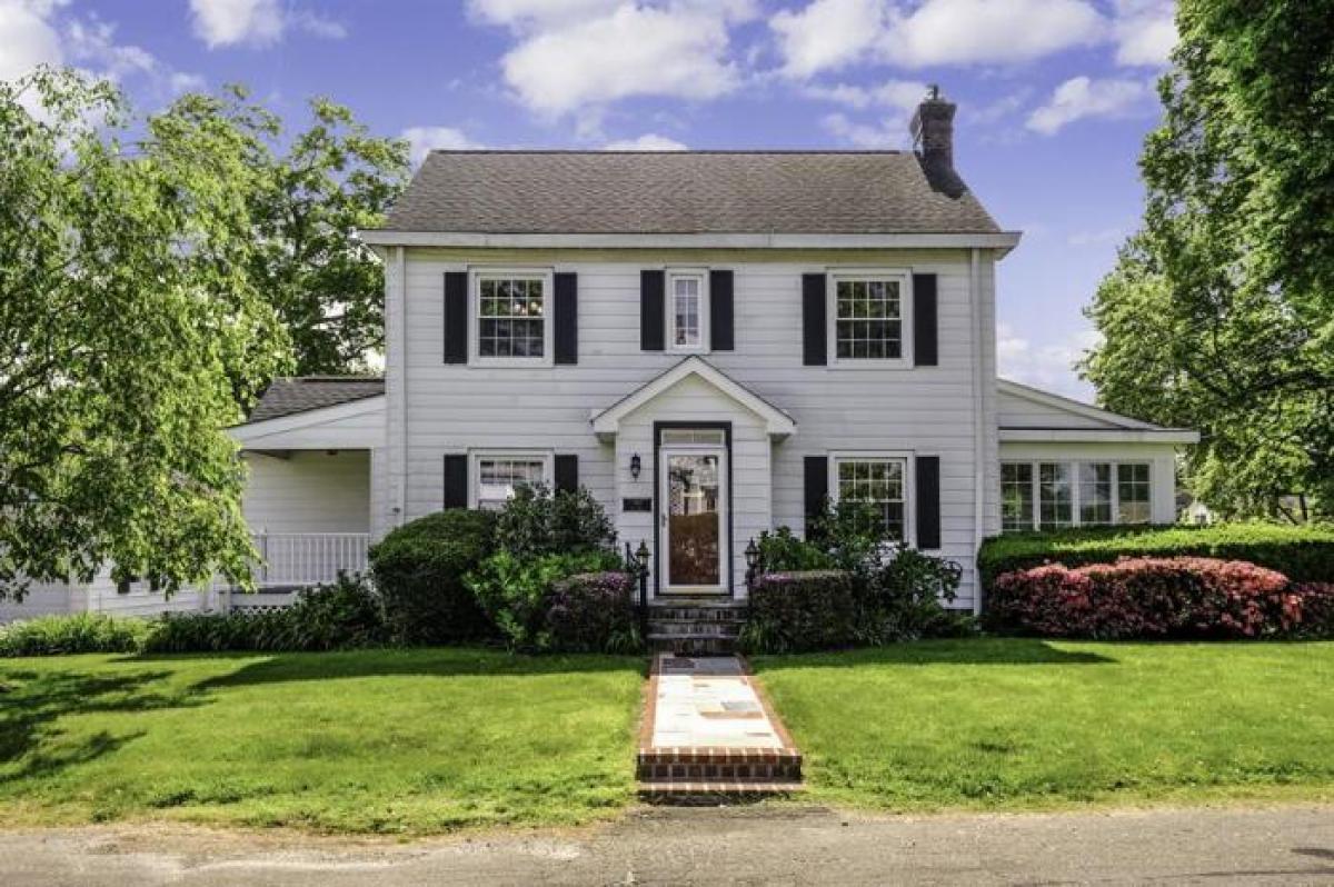 Picture of Home For Sale in Scarsdale, New York, United States