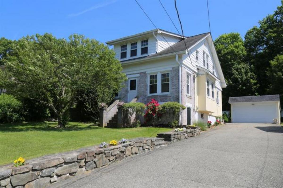 Picture of Home For Sale in Bedford Hills, New York, United States