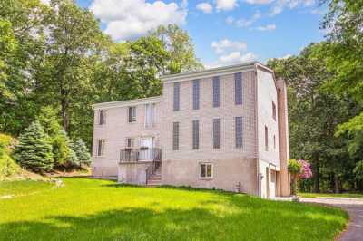 Home For Sale in Cortlandt Manor, New York