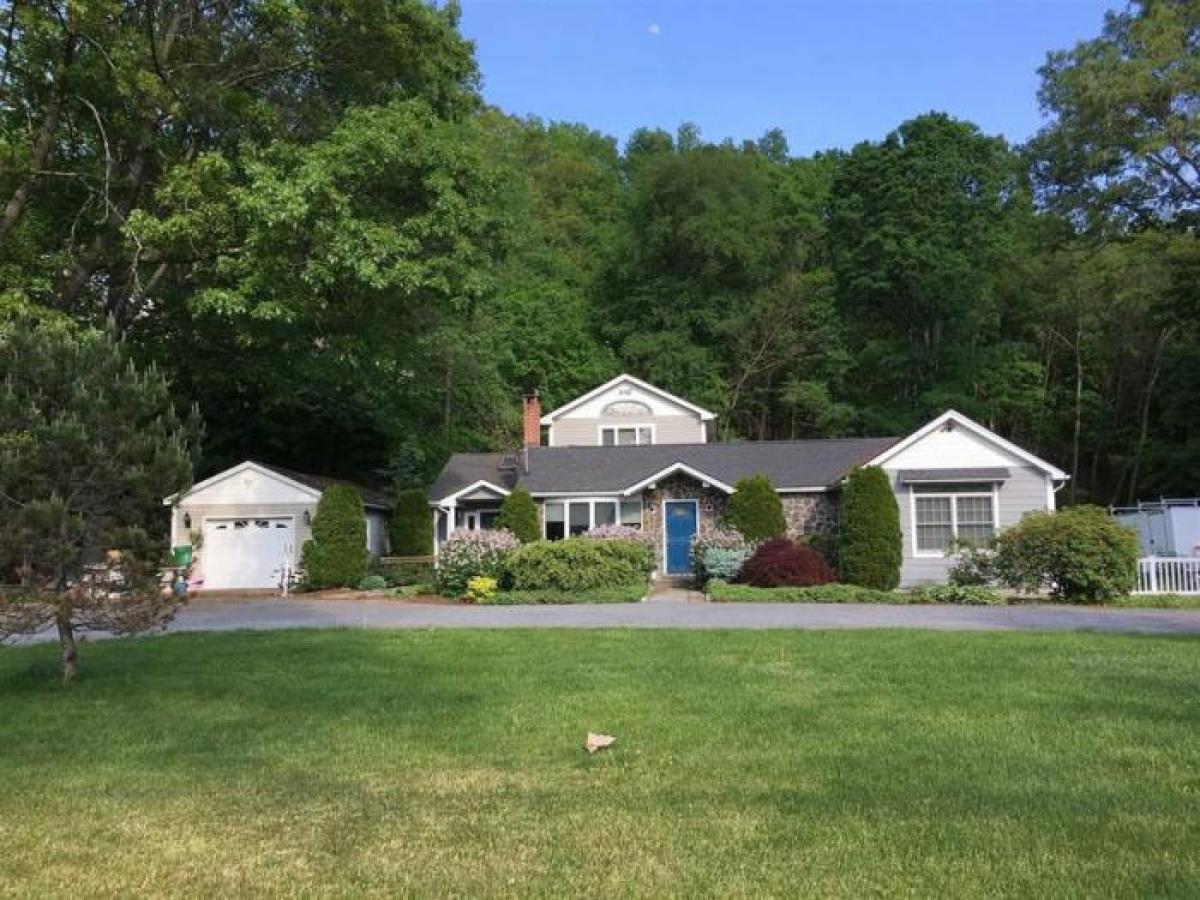 Picture of Home For Sale in East Fishkill, New York, United States