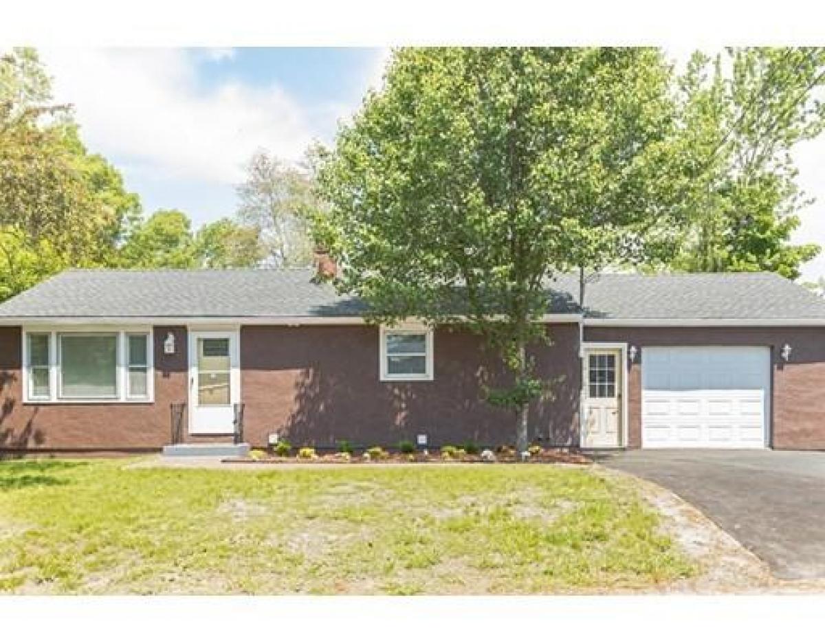 Picture of Home For Sale in Nashua, New Hampshire, United States
