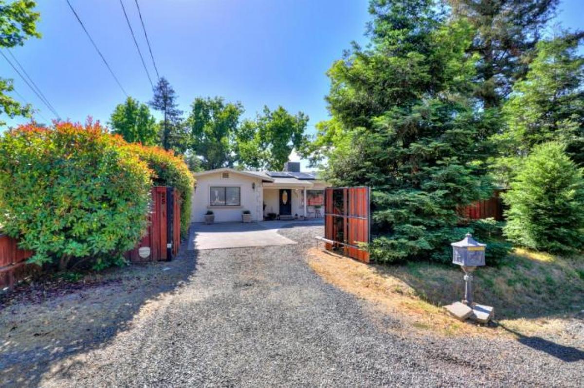 Picture of Home For Sale in Carmichael, California, United States