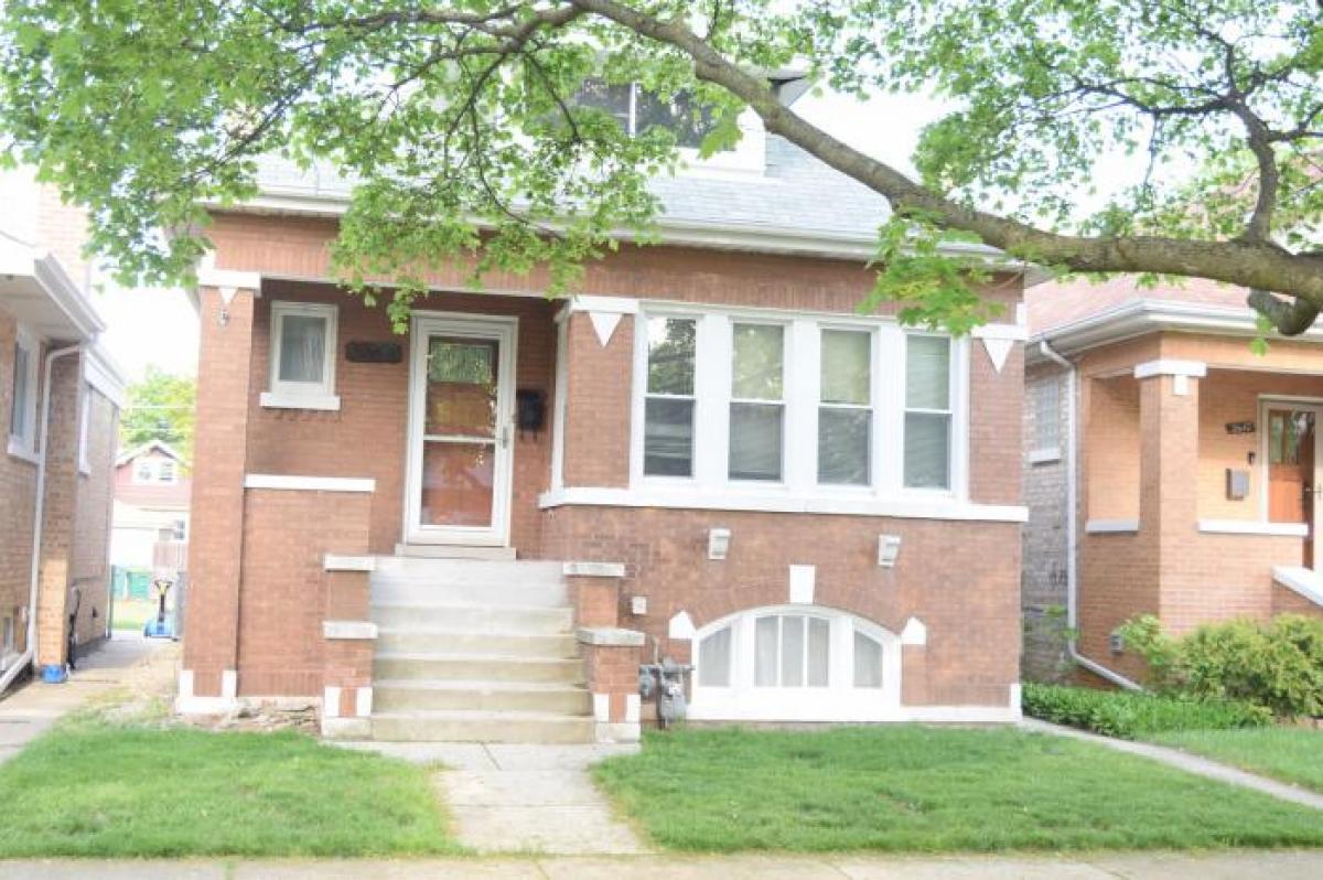 Picture of Home For Sale in Berwyn, Illinois, United States