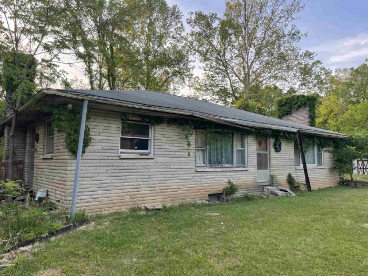 Picture of Home For Sale in Bedford, Indiana, United States