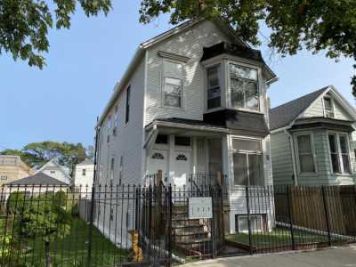 Multi-Family Home For Sale in Chicago, Illinois