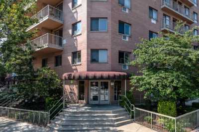 Condo For Sale in Kew Gardens, New York