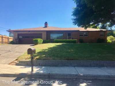 Home For Rent in Camas, Washington