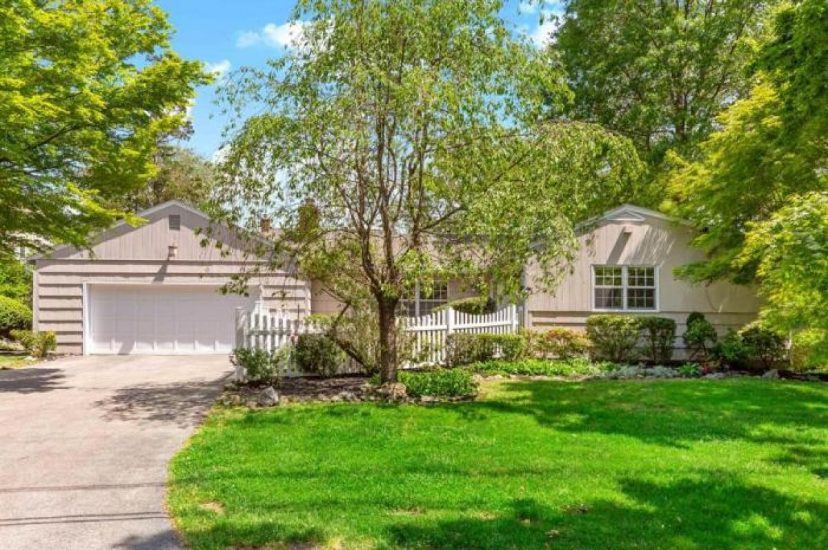 Picture of Home For Sale in Hartsdale, New York, United States