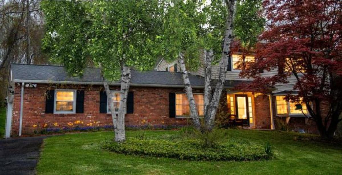 Picture of Home For Sale in Mahopac, New York, United States