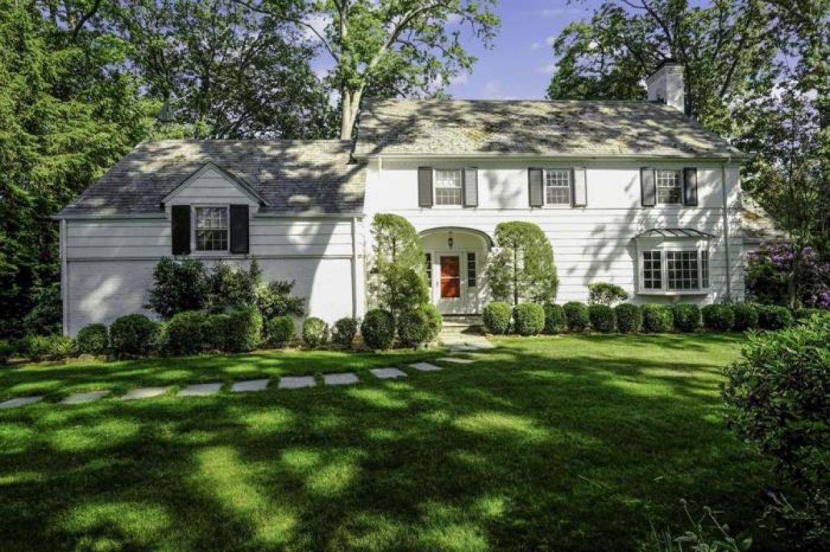 Picture of Home For Sale in Scarsdale, New York, United States