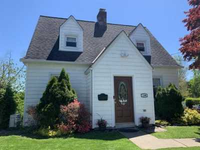 Home For Sale in West Harrison, New York