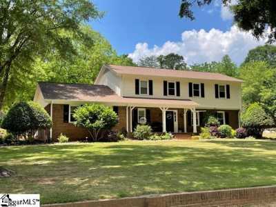Home For Sale in Simpsonville, South Carolina