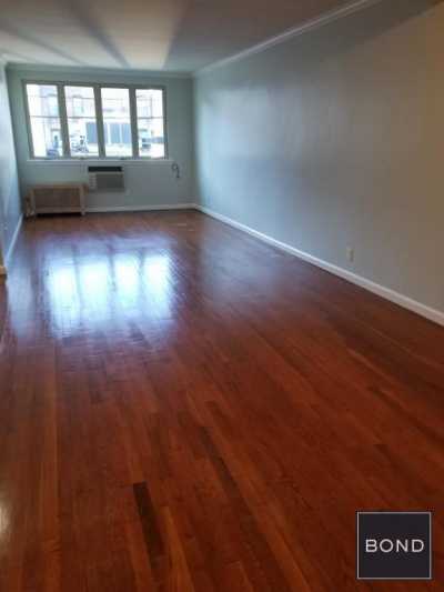 Apartment For Rent in Astoria, New York