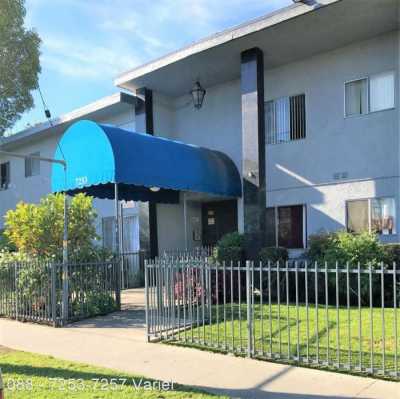 Apartment For Rent in Canoga Park, California