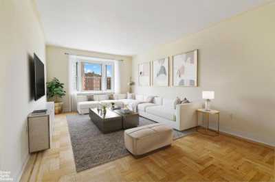 Apartment For Sale in Forest Hills, New York