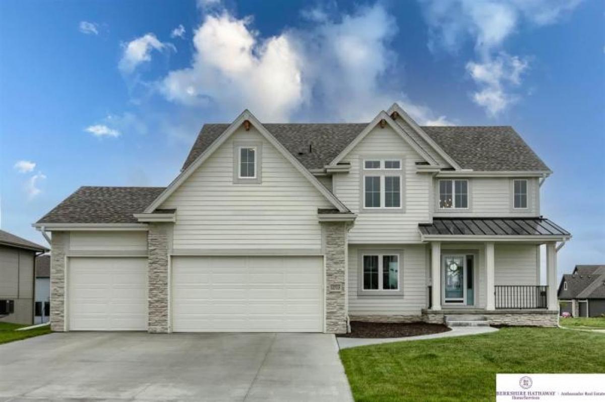 Picture of Home For Sale in Papillion, Nebraska, United States